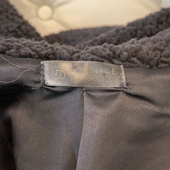 Plush Long Sleeve Sherpa Hooded Jacket with pockets - Picture 5 of 6